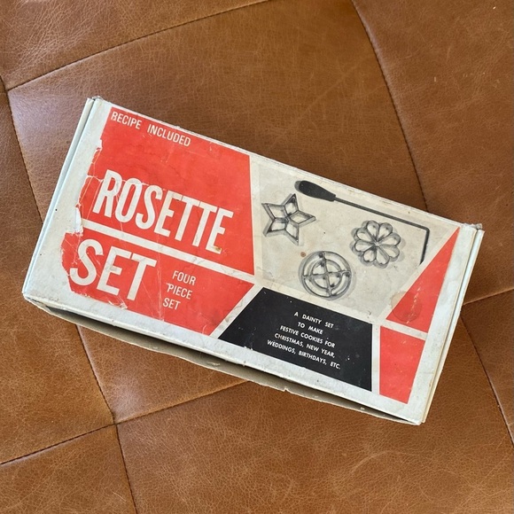 Vintage collectors item - festive Rosette cookie cutters - set of 3  + handle - Picture 1 of 3
